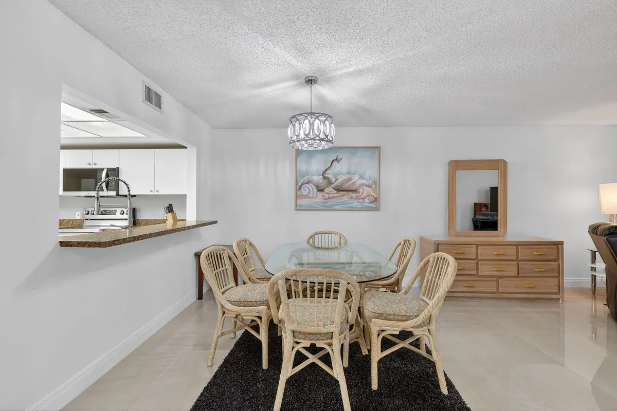 6-web-or-mls-3A5A6109 at 3300 Twin Lakes Terrace 102, Fort Pierce