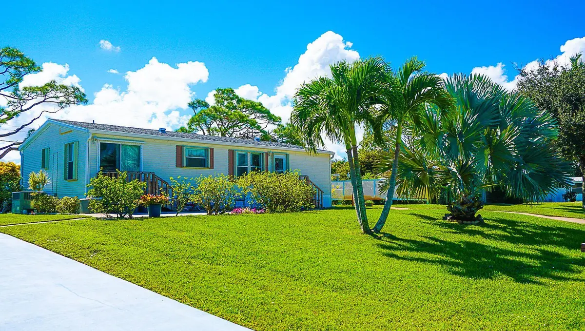 Driveway 2 at 7030 SE Ridgeway Terrace, Hobe Sound