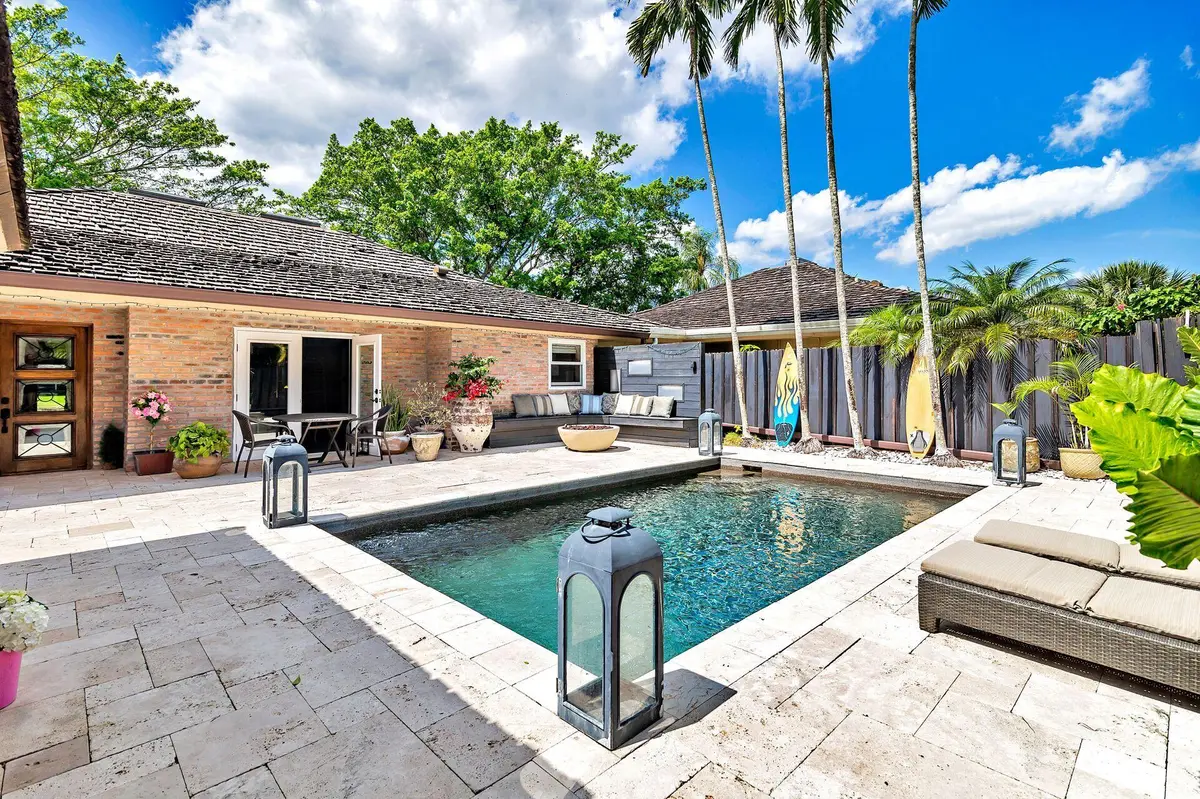 Home Courtyard at 2107 Wightman Drive, Wellington