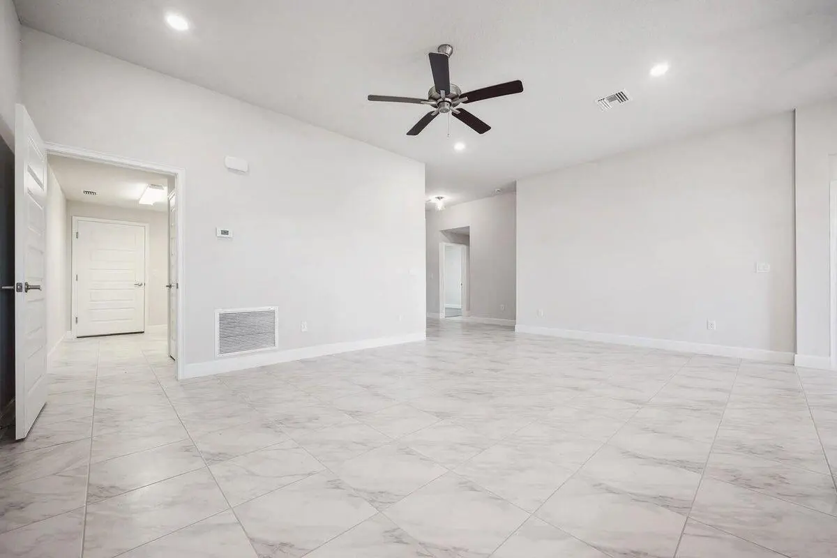 1200 (11) at 8627 Giovanni Avenue, Fort Pierce