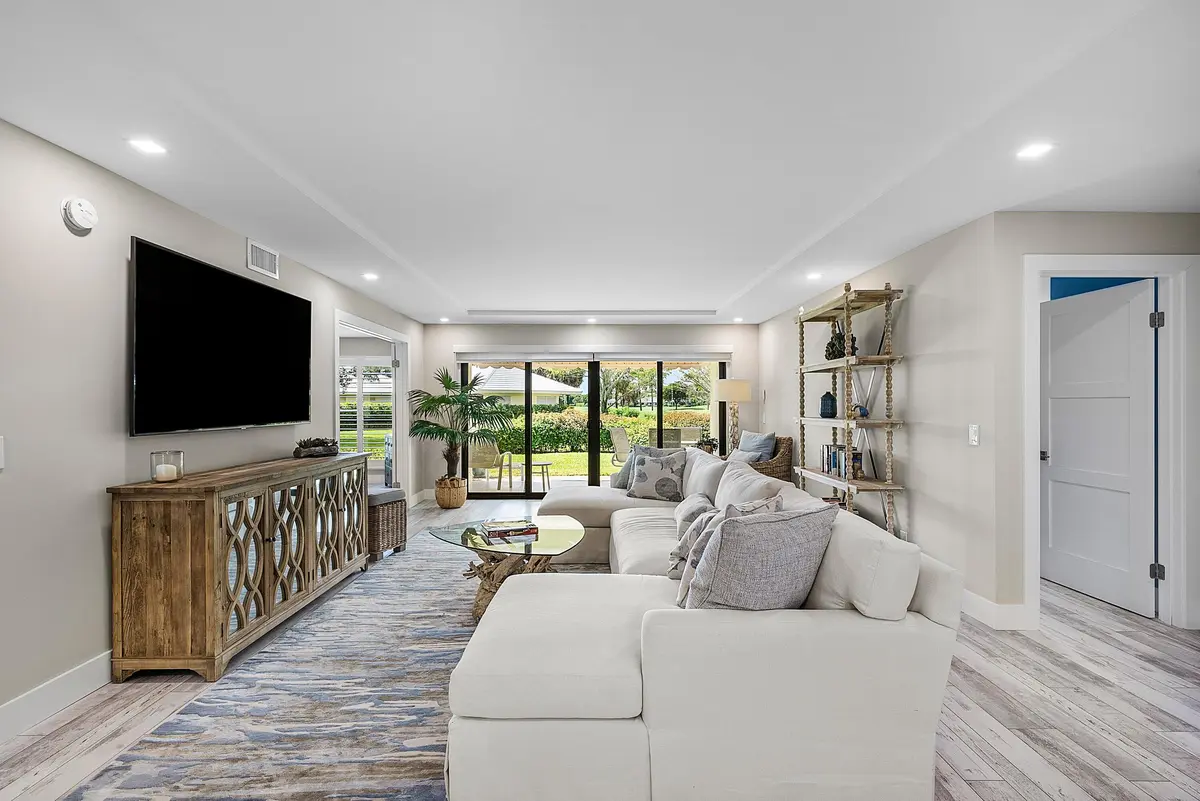 Interior living area at 3709 Quail Ridge Drive Bobwhite B, Boynton Beach