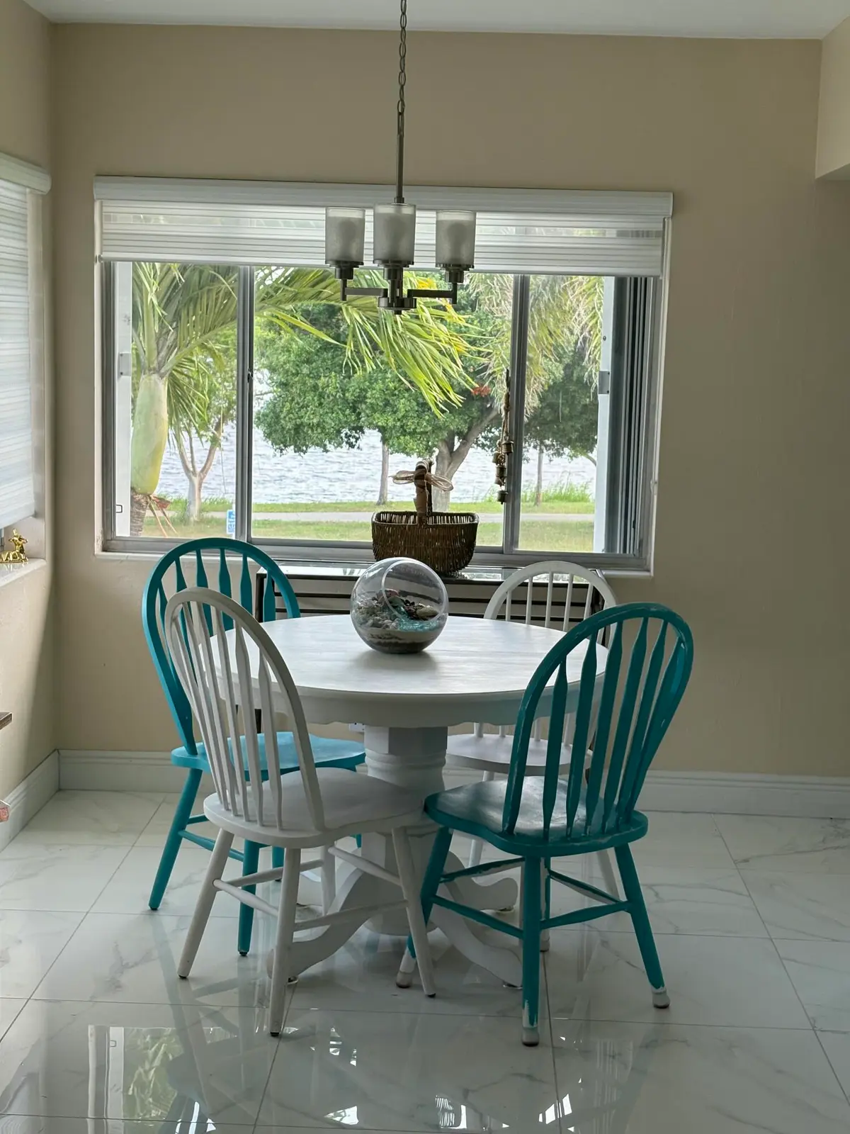 Dining at 3160 Lake Osborne Drive 201, Lake Worth Beach