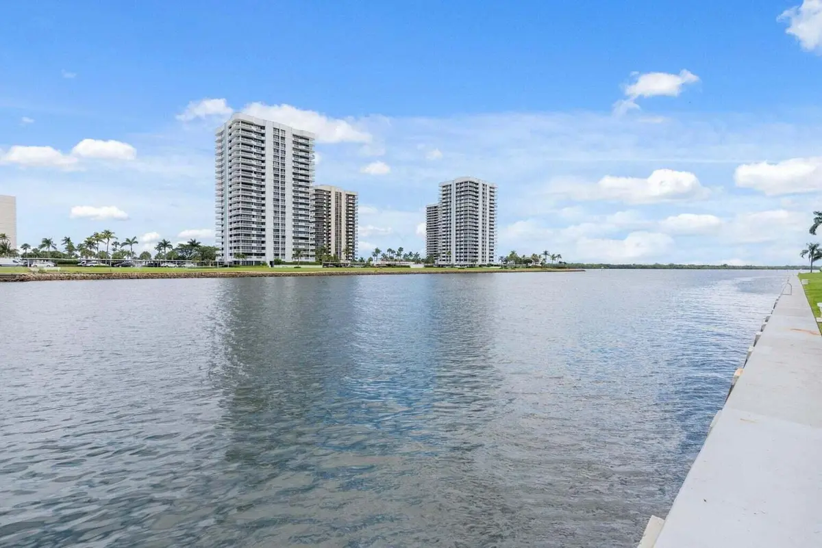 YachtClub27 at 20 Yacht Club Drive 405, North Palm Beach