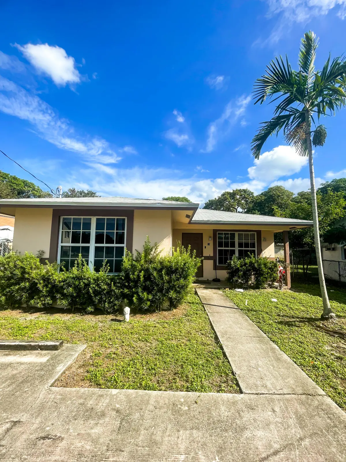Front of the House at 17 SW 6th Avenue, Dania Beach