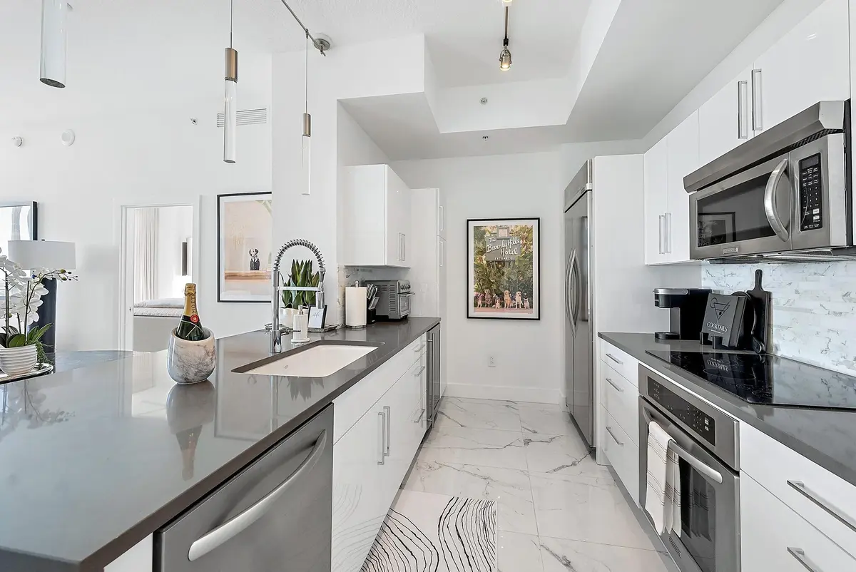 Kitchen at 550 Okeechobee Boulevard Uph-03, West Palm Beach