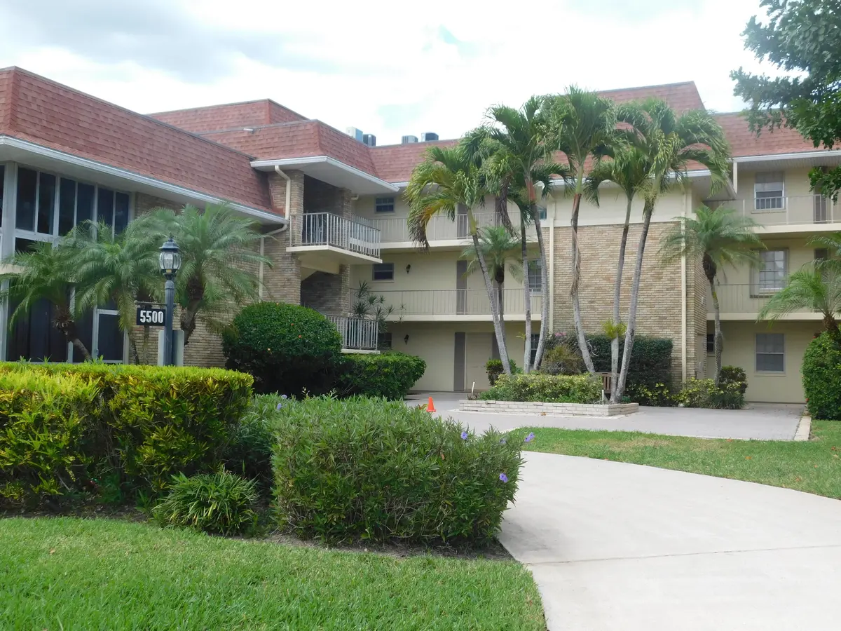 Building Front at 5500 Tamberlane Circle 305, Palm Beach Gardens