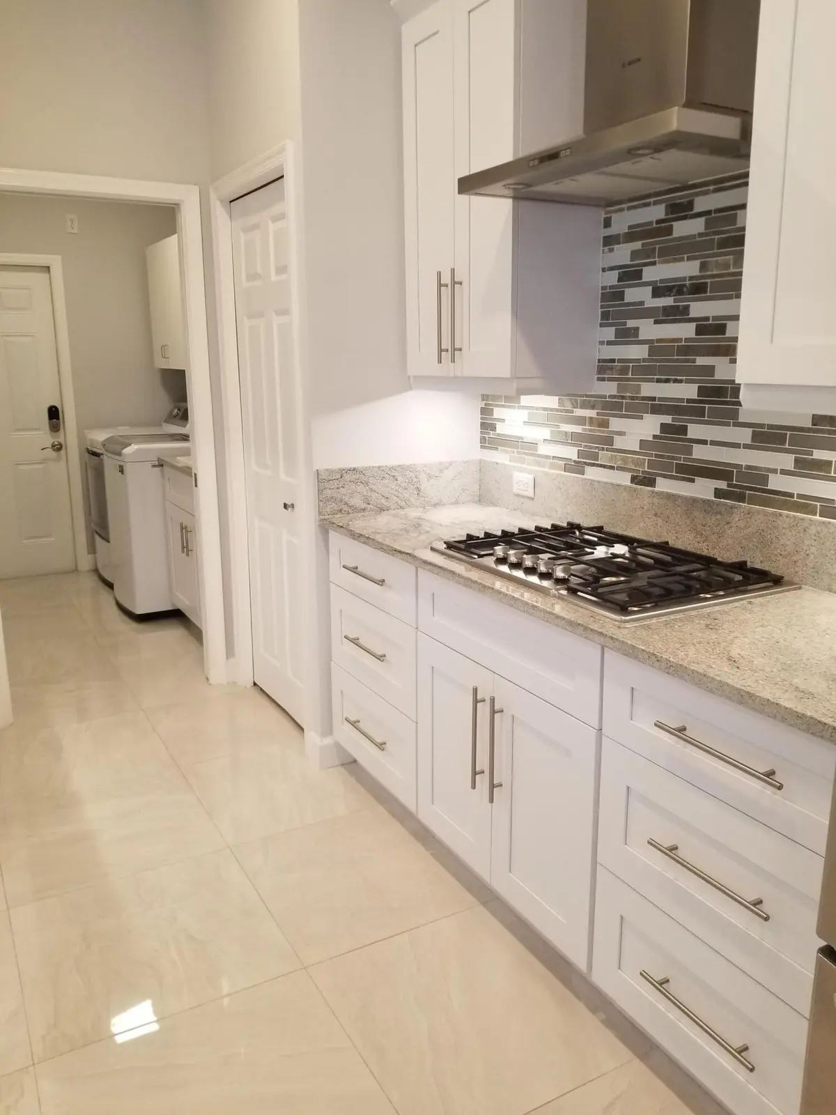 Kitchen cooktop at 8709 Man O War Road, Palm Beach Gardens