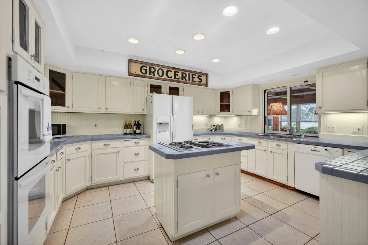 13-web-or-mls-5P1A9925 at 5610 SE Winged Foot Drive, Stuart