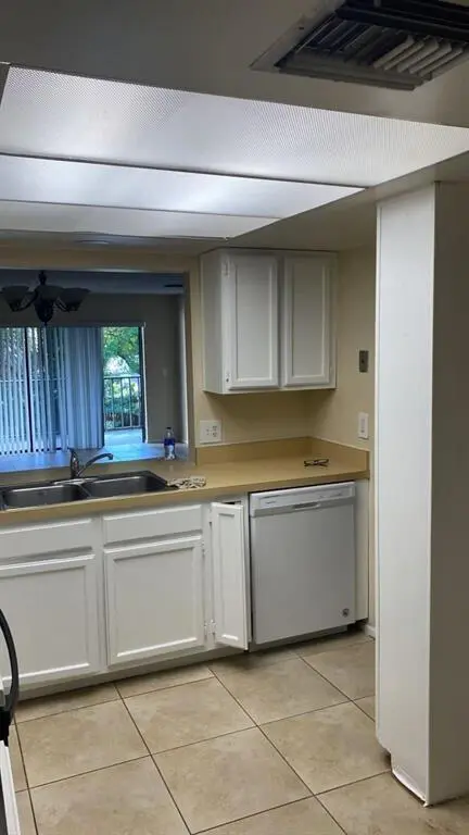 dishwasher at 2516 S 19th Street 208, Fort Pierce