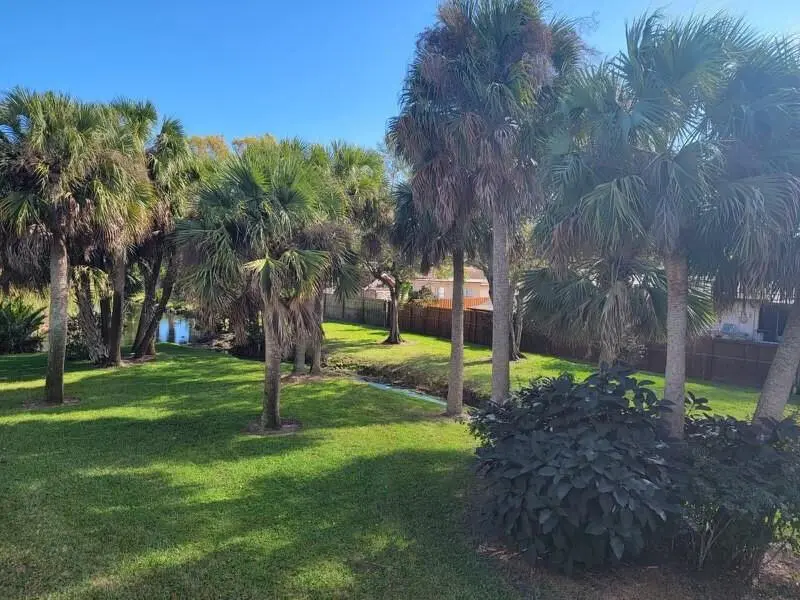 view at 2516 S 19th Street 208, Fort Pierce