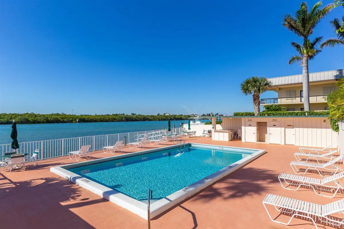 225 Beach Rd #303, Jupiter, FL 33469 (17 at 225 Beach Road Road 303, Tequesta