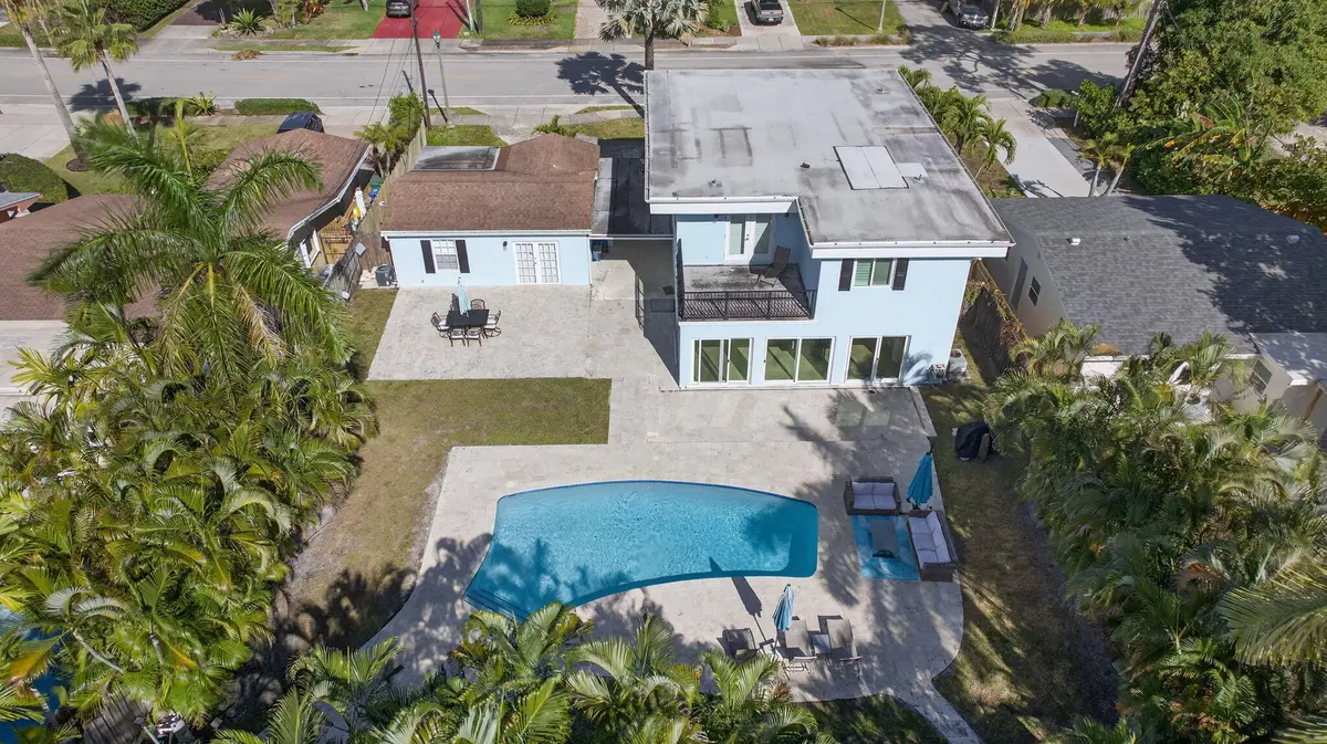 81-web-or-mls-736--16 at 736 NE 34th Court, Oakland Park