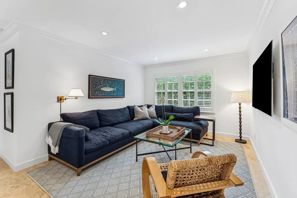 017-230OnondagaAvenue-PalmBeach-FL-33480 at 230 Onondaga Avenue, Palm Beach