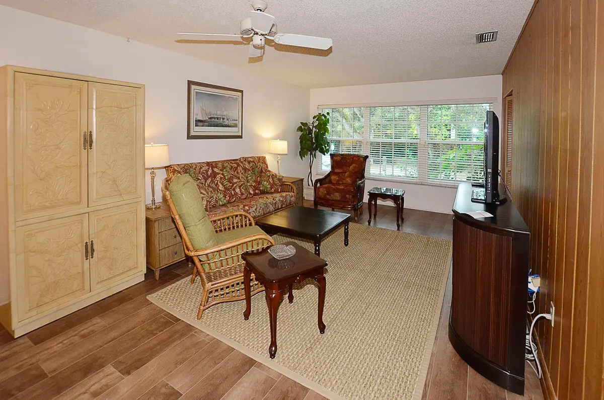 Lr at 900 Jasmine Lane 9a, Vero Beach