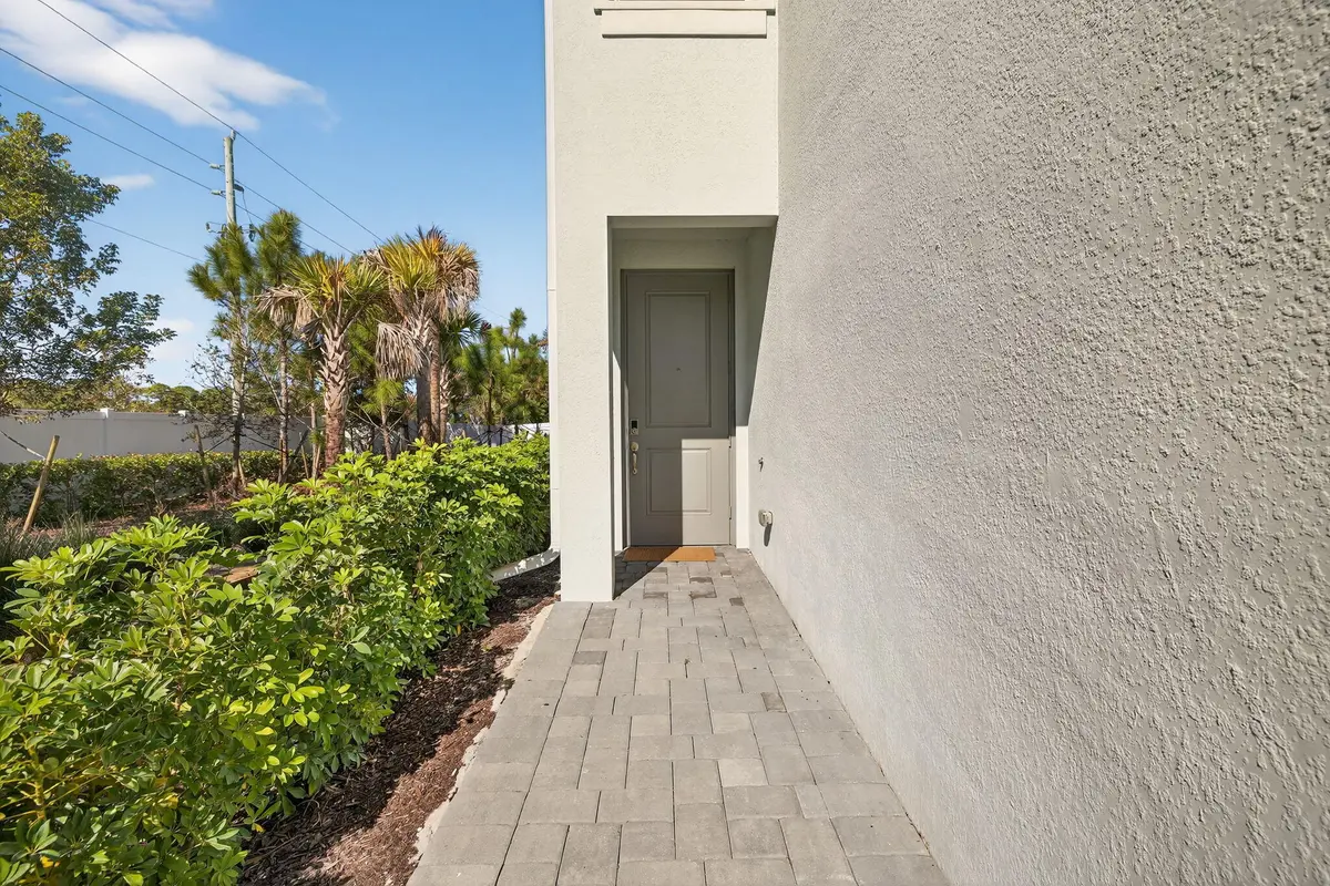 3-web-or-mls-3-print-3A5A2916 at 5624 SE Edgewater Circle, Stuart