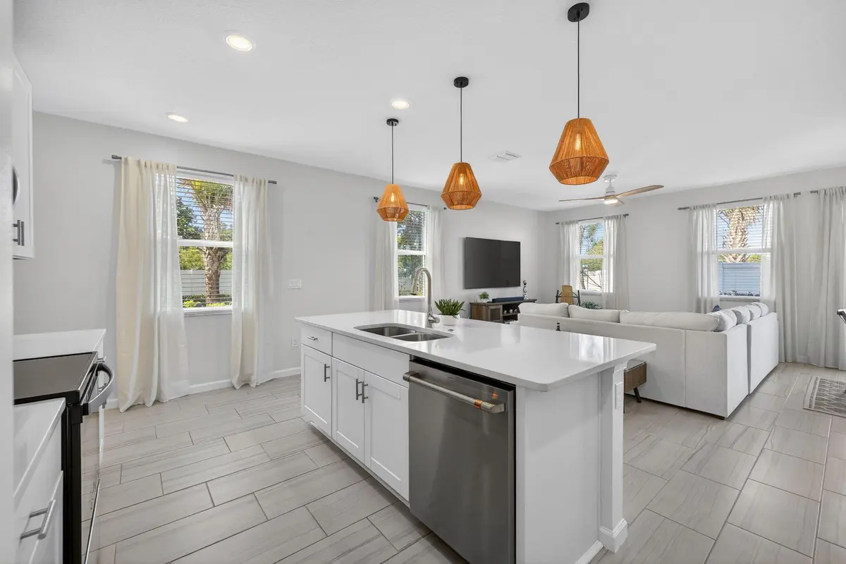 6-web-or-mls-6-print-3A5A2935 at 5624 SE Edgewater Circle, Stuart