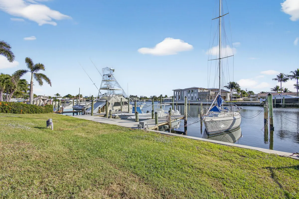 39-web-or-mls-5P1A2171 at 752 Lagoon Drive, North Palm Beach