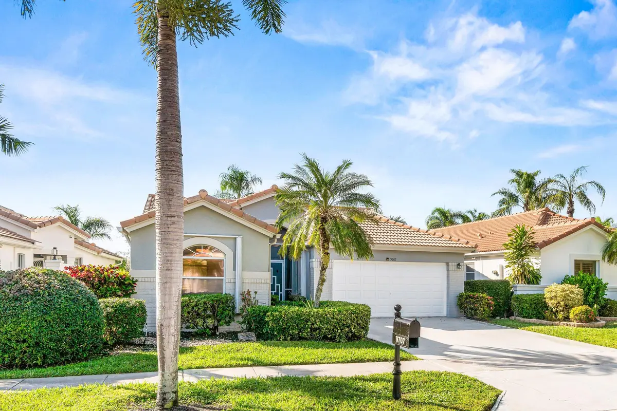 2 car garage at 9707 Harbour Lake Circle, Boynton Beach