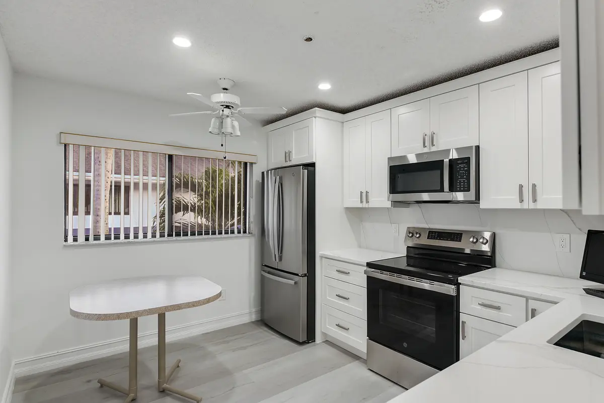 kitchen at 15342 Lakes Of Delray Boulevard 98, Delray Beach