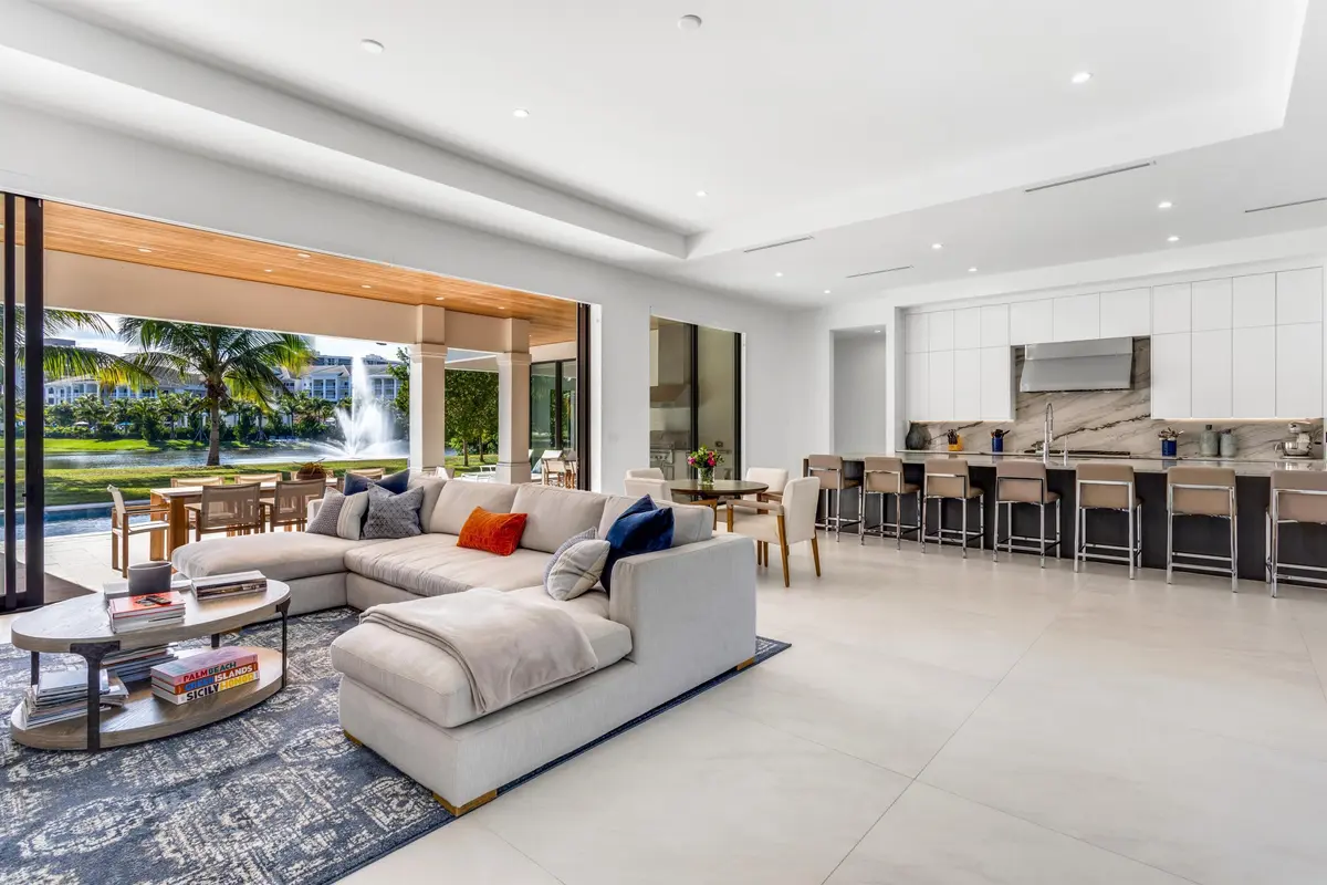 GREATROOM_RIGHT_EB at 2719 Embassy Drive, West Palm Beach