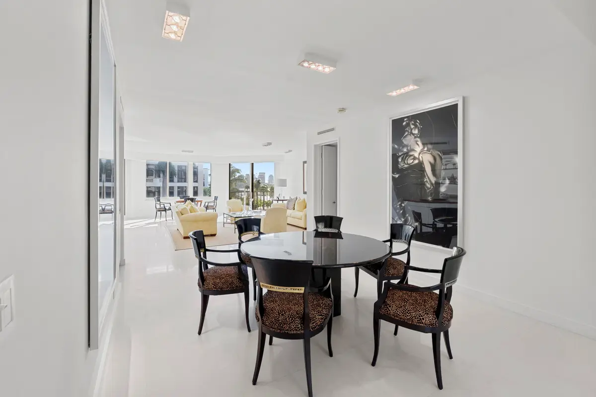 CVF09762 at 200 Bradley Place 302, Palm Beach