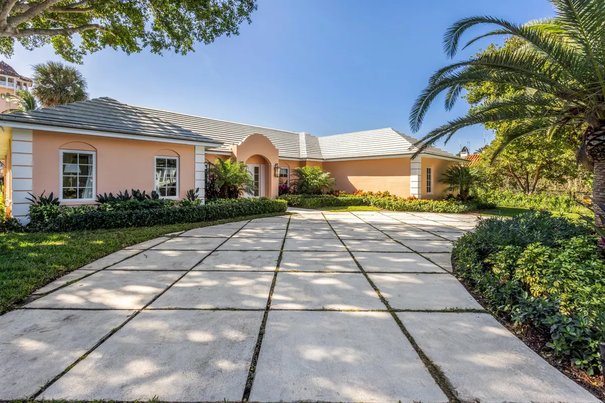 FRONT_RIGHT_DRIVEWAY_EB at 124 Woodbridge Road, Palm Beach