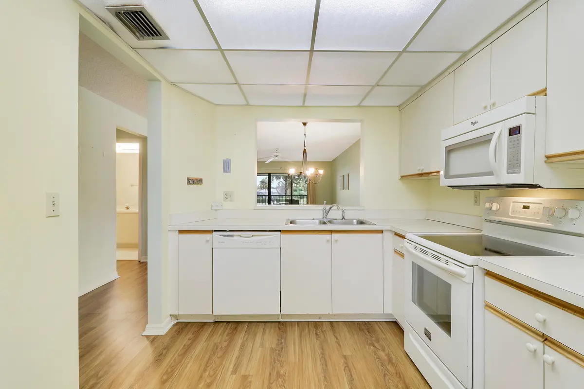 Williamsburg 204 Kitchen Best at 6333 SE Williamsburg Drive 204, Hobe Sound
