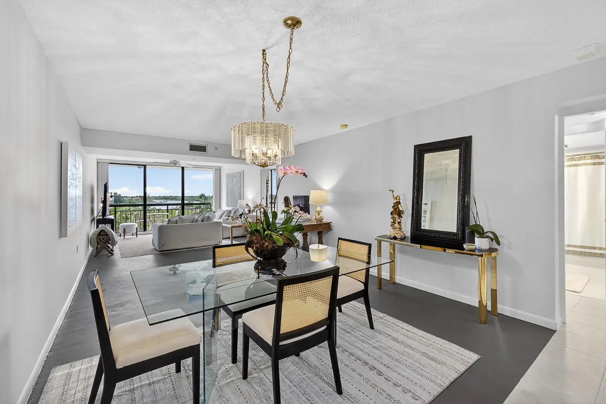 Dining at 1801 Marina Isle Way 502, Jupiter