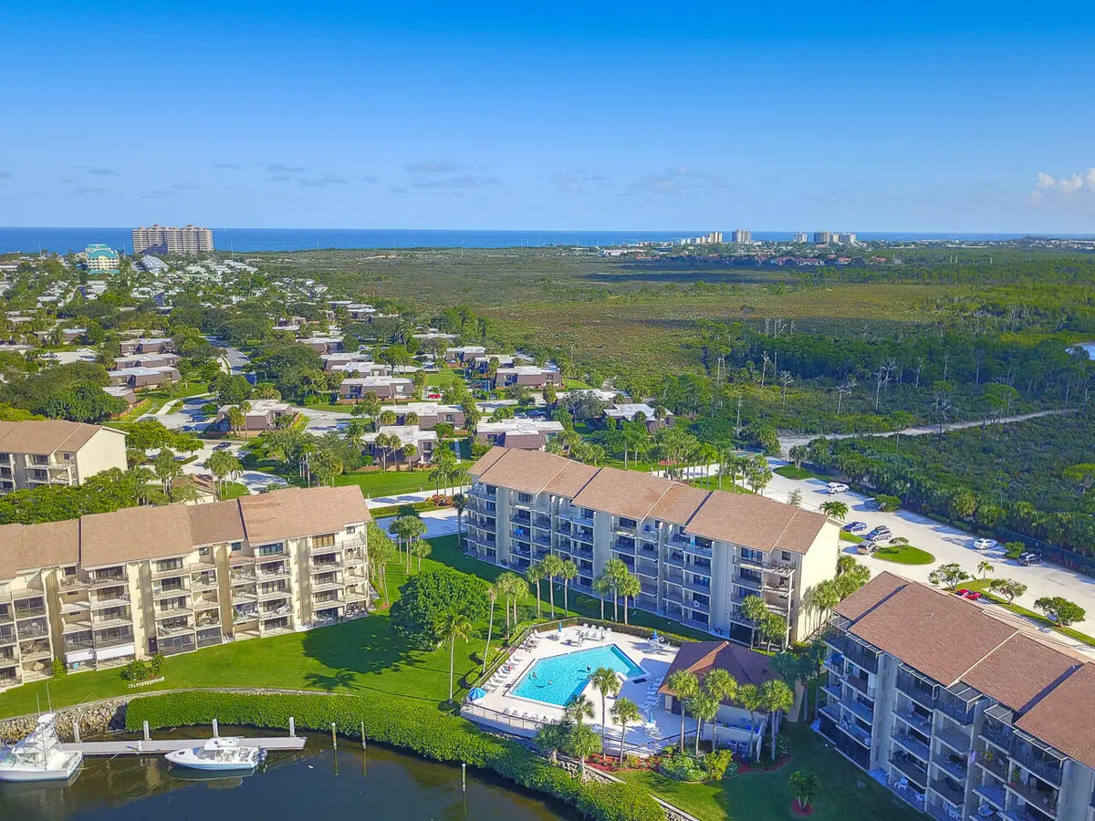 Aerial at 1801 Marina Isle Way 502, Jupiter
