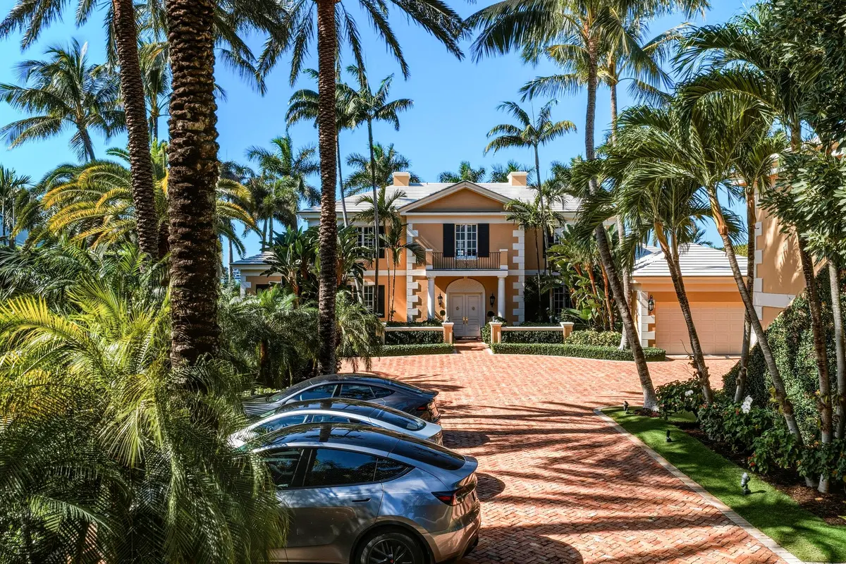 DJI_20260116121553_0110_D_with_grass at 127 Ocean View Road, Palm Beach