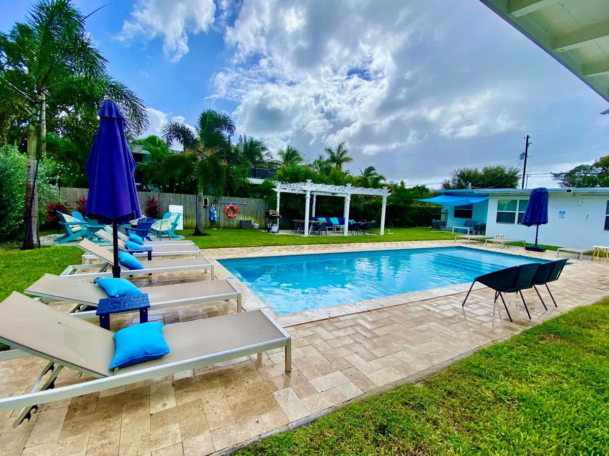 Resort Style Yard at 304 SE 3rd Street, Delray Beach