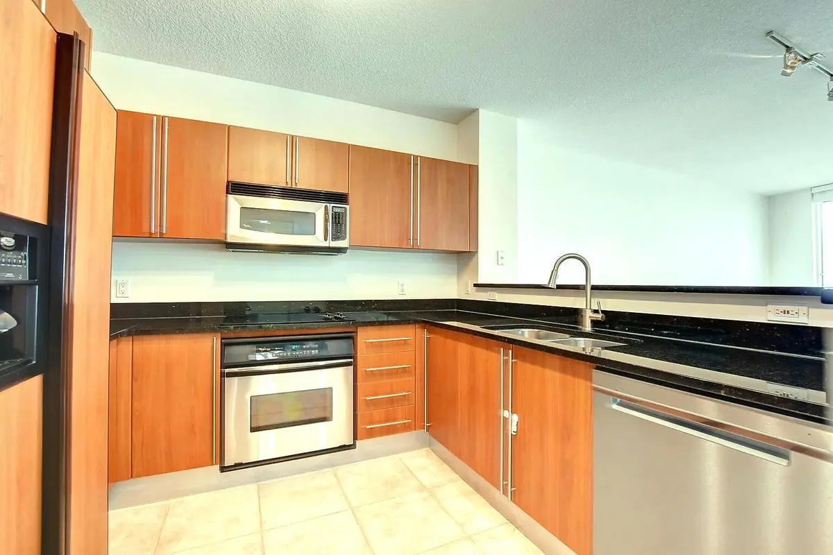 Slade Kitchen at 1551 N Flagler Drive 806, West Palm Beach