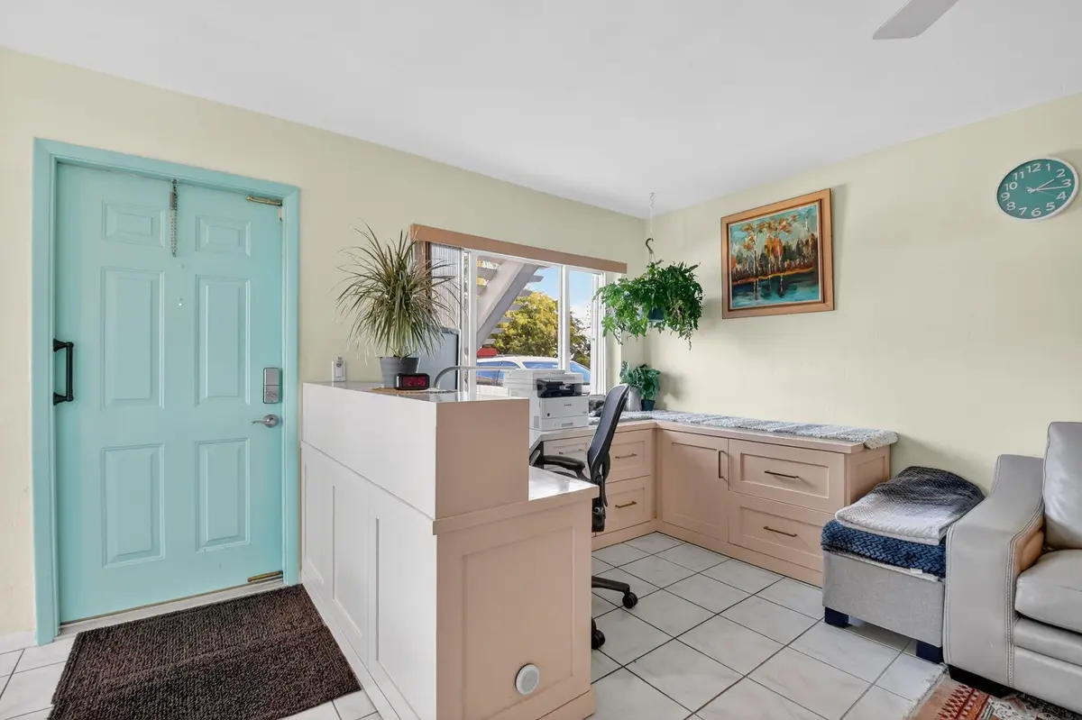high end custom desk at 3320 Lake Osborne Drive 102, Lake Worth Beach