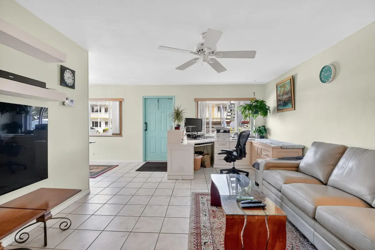 LR facing entry door at 3320 Lake Osborne Drive 102, Lake Worth Beach