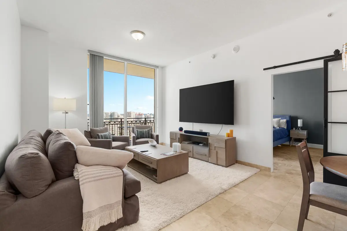 Living Room at 550 Okeechobee Boulevard Lph-06, West Palm Beach
