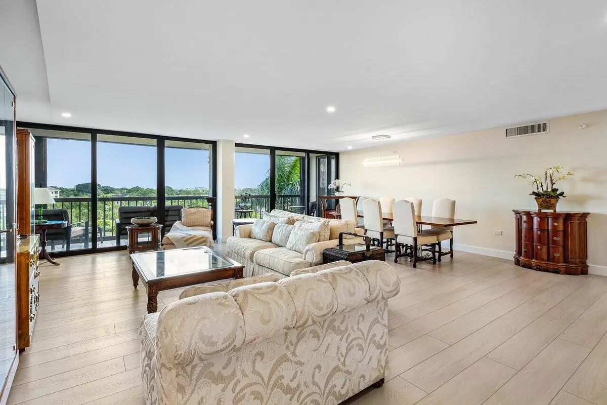 Primary at 2450 Presidential Way 607, West Palm Beach