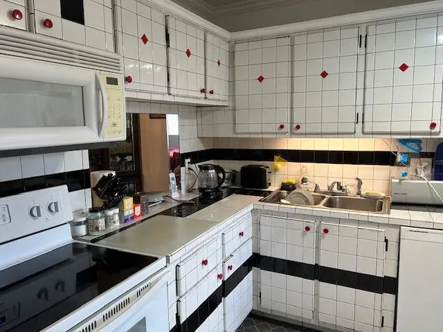 Kitchen at 225 Lake Meryl Drive, West Palm Beach
