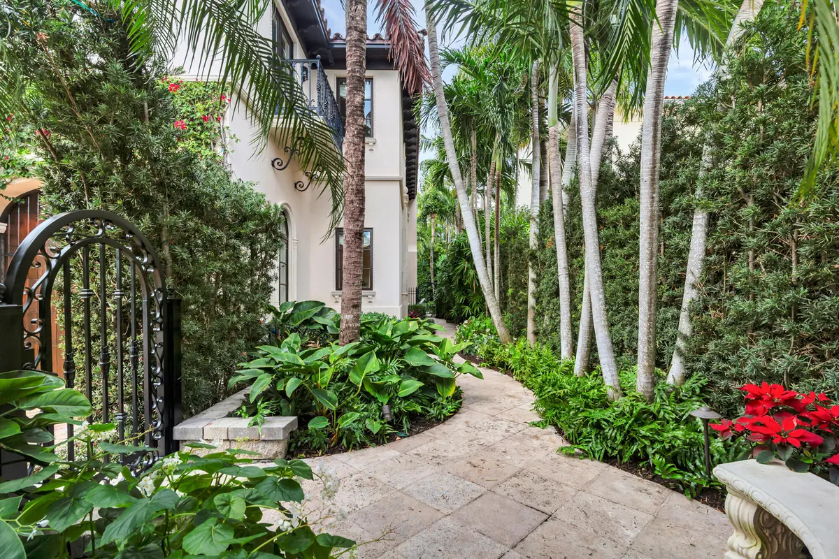 low-5 at 261 Seminole Avenue, Palm Beach