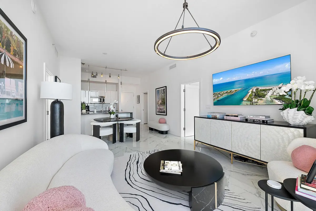 Living room at 550 Okeechobee Boulevard Uph-03, West Palm Beach