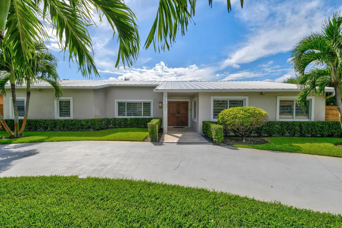 Front at 7101 W Lake Drive, Lake Clarke Shores