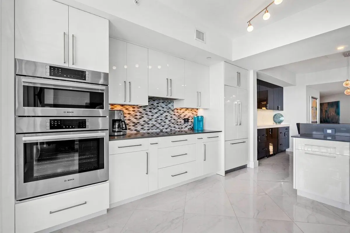 Bosch Appliances at 2640 Lake Shore Drive 2307, Riviera Beach