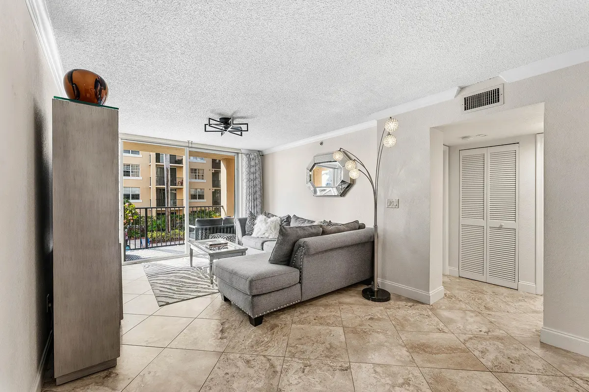 Living at 1801 N Flagler Drive 235, West Palm Beach