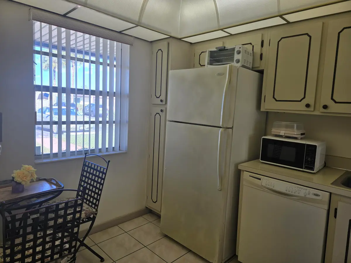 KITCHEN at 118 Lake Olive Drive, West Palm Beach