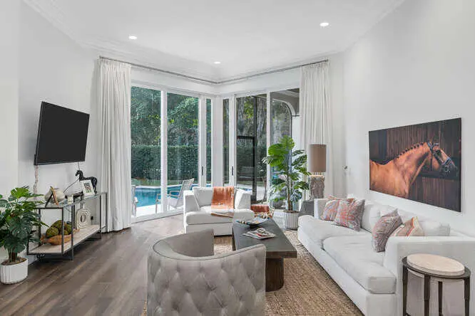 Living at 2707 Players Court, Wellington