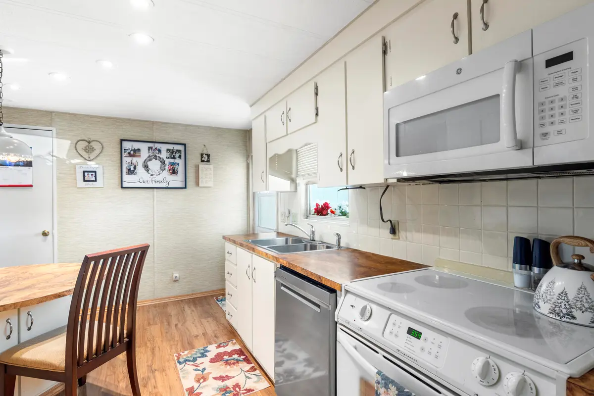 Kitchen (4) at 485 Onyx Way, Jensen Beach