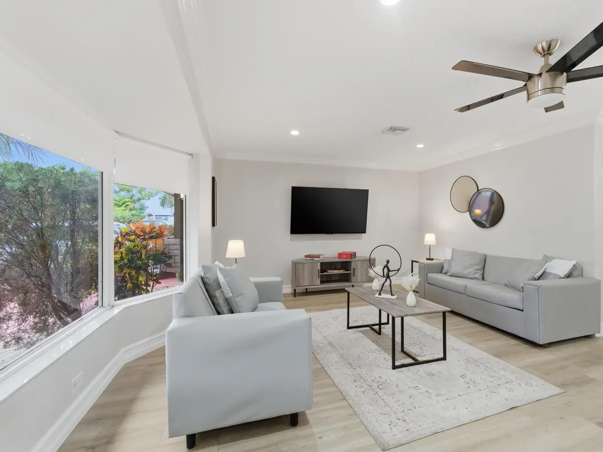 Living at 1921 NE 28th Court, Lighthouse Point