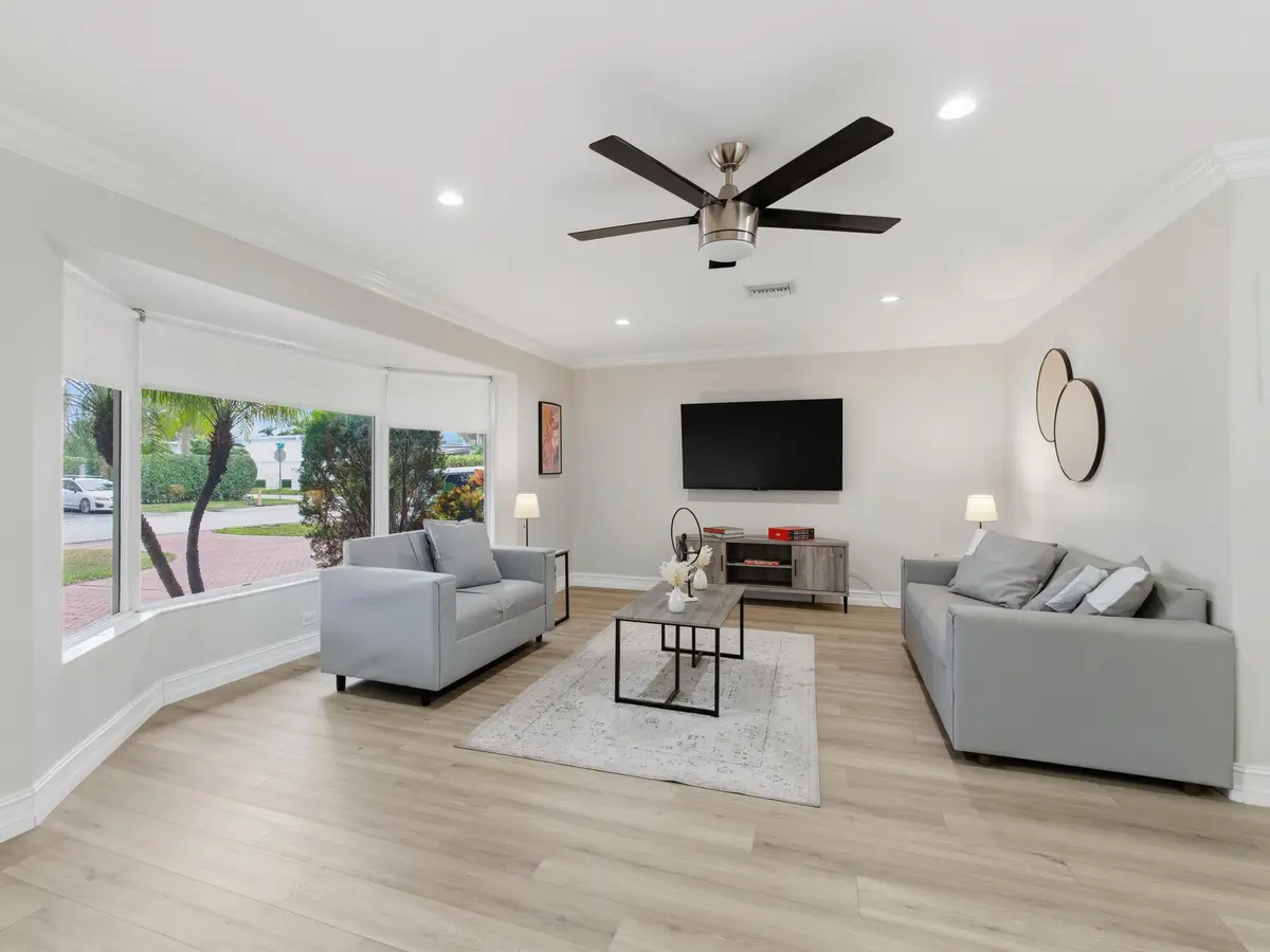 Living at 1921 NE 28th Court, Lighthouse Point