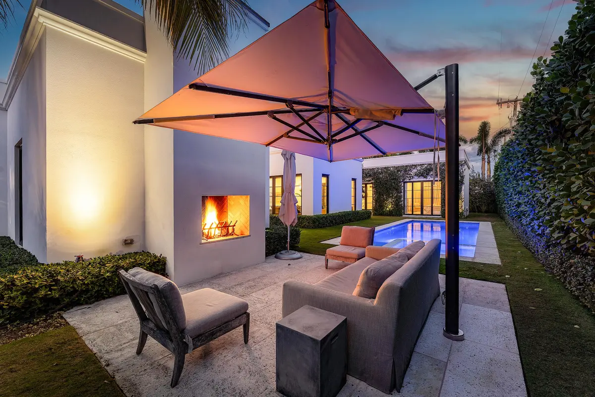 Firepatiopool at 3218 S Olive Avenue, West Palm Beach