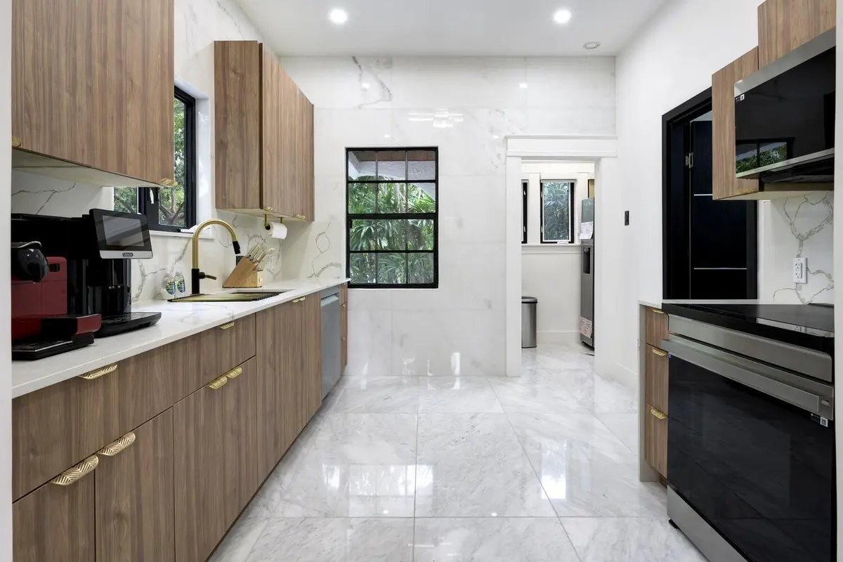 1629 S Lakeside Dr Lake Worth-large-008- at 1629 S Lakeside Drive, Lake Worth Beach