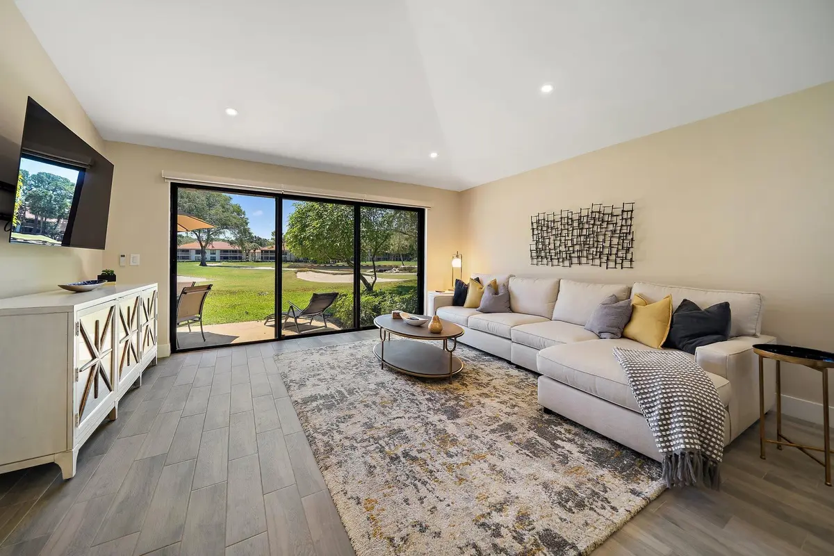 Living Area at 821 Club Drive, Palm Beach Gardens